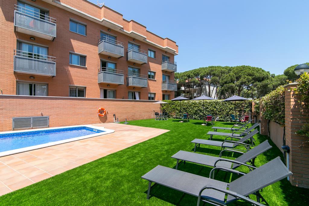 Aparthotel Bardon Castelldefels Exterior photo