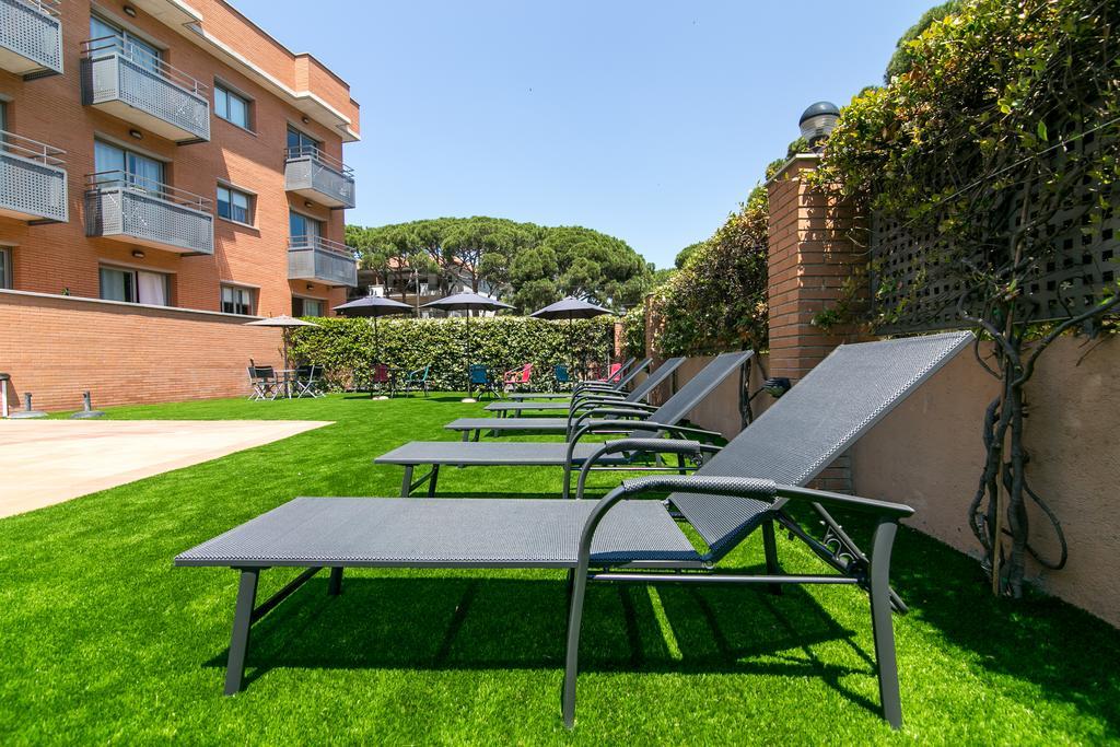 Aparthotel Bardon Castelldefels Exterior photo