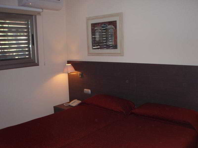 Aparthotel Bardon Castelldefels Exterior photo